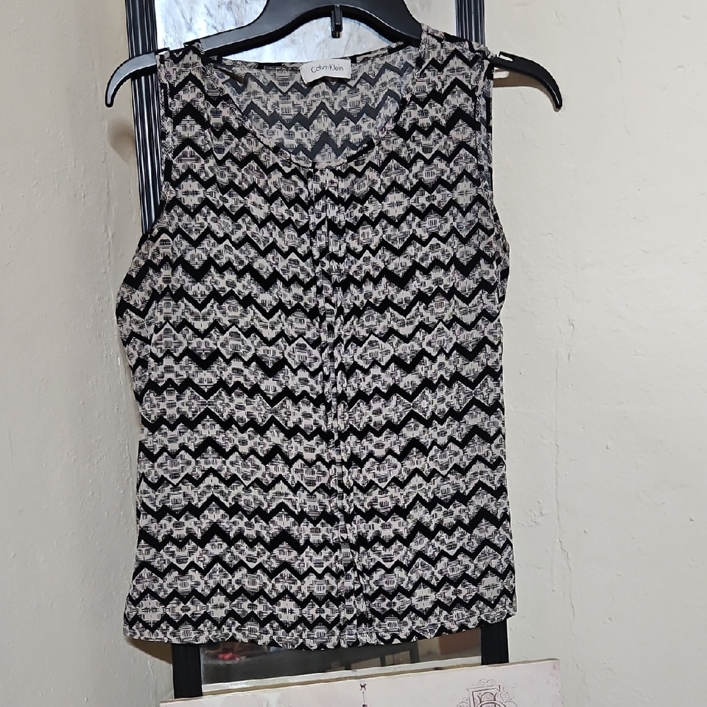 Calvin Klein Women's Black and White Chevron Top